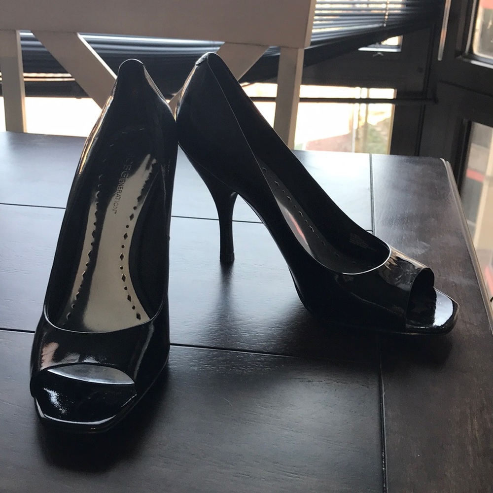 Black peep toe pumps